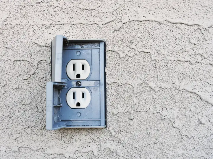 Using smart plugs outdoors isn't simple